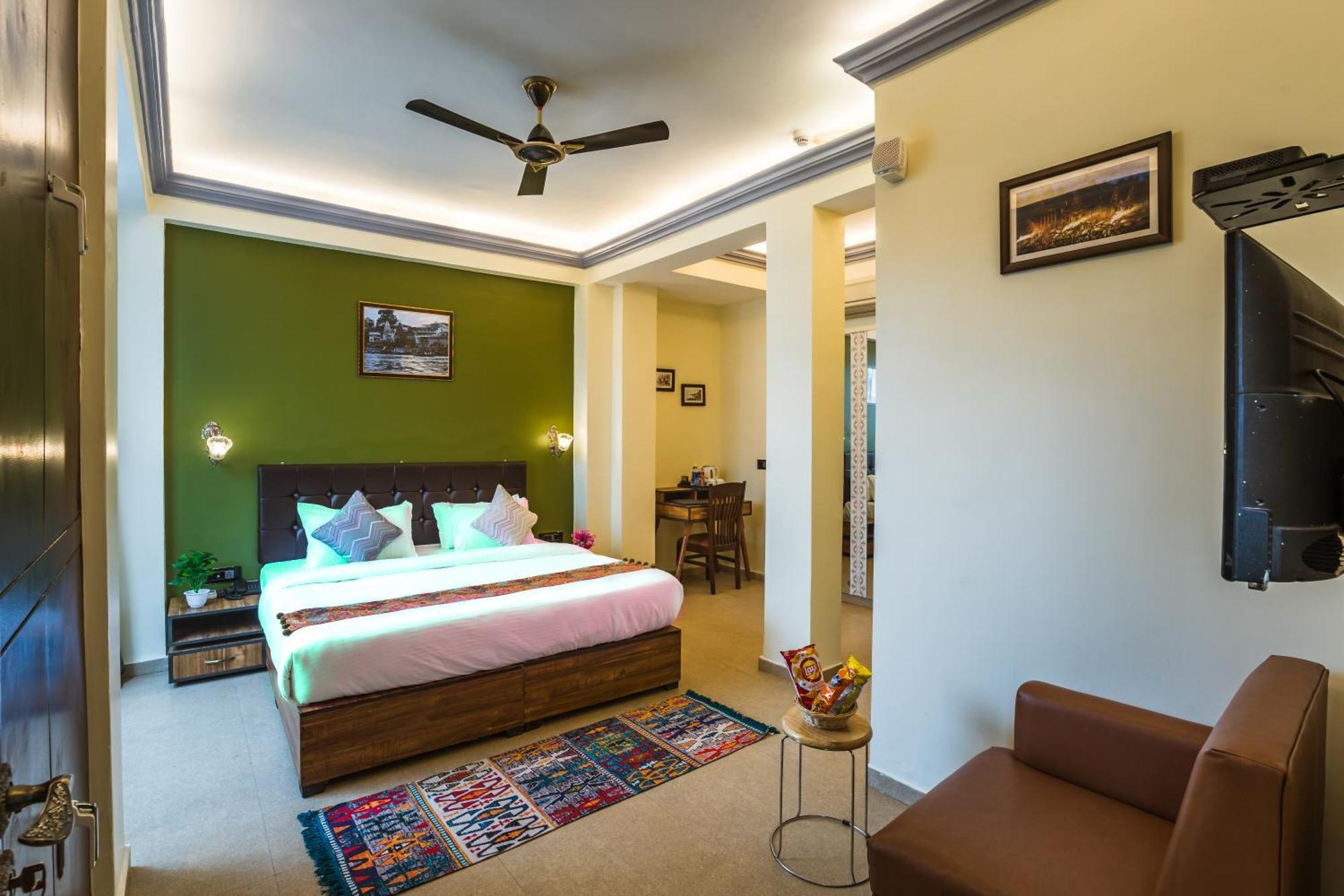 Tripli Hotels Silver Shine Varanasi Exterior foto